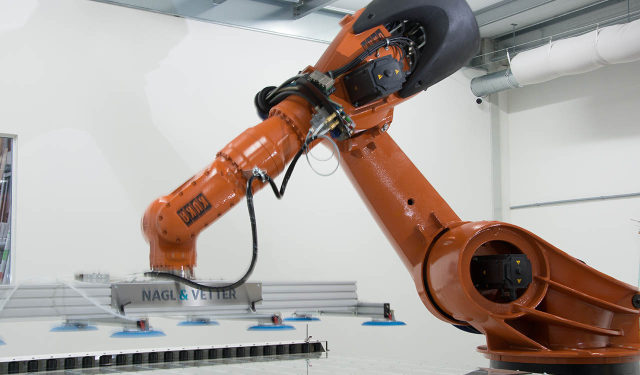 Industrial robot in an automated production cell